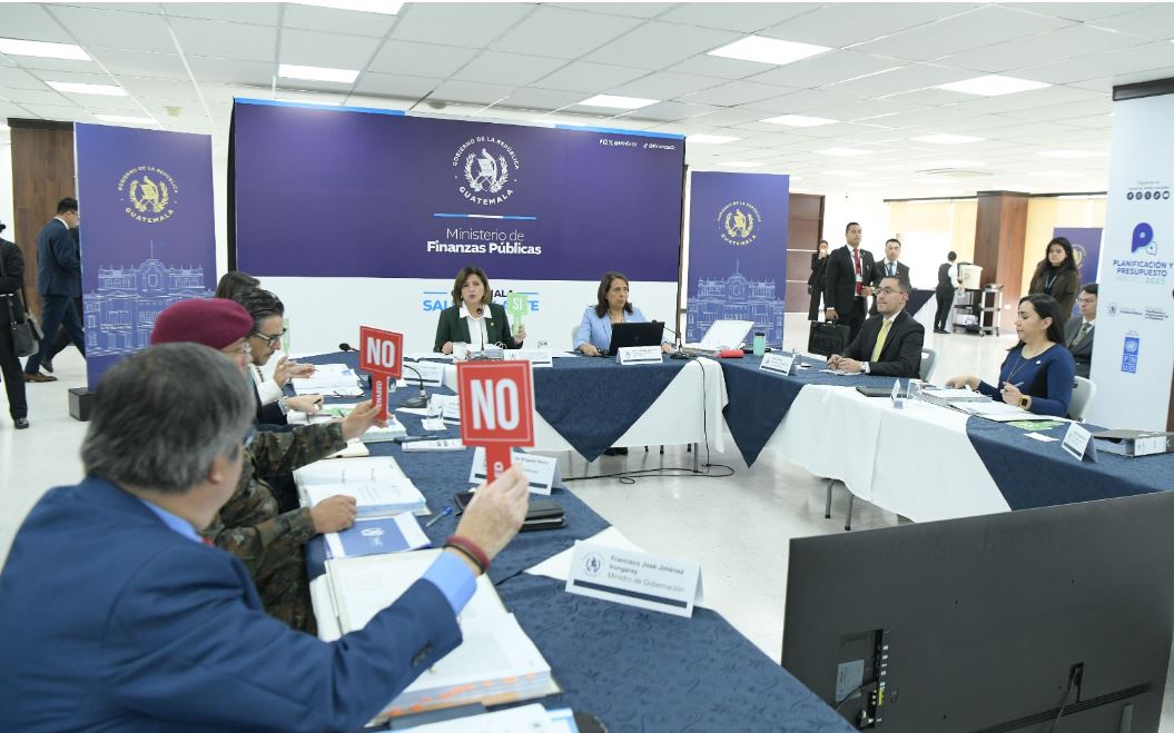 Vicepresidenta Karin Herrera preside sexta reunión de Conabed