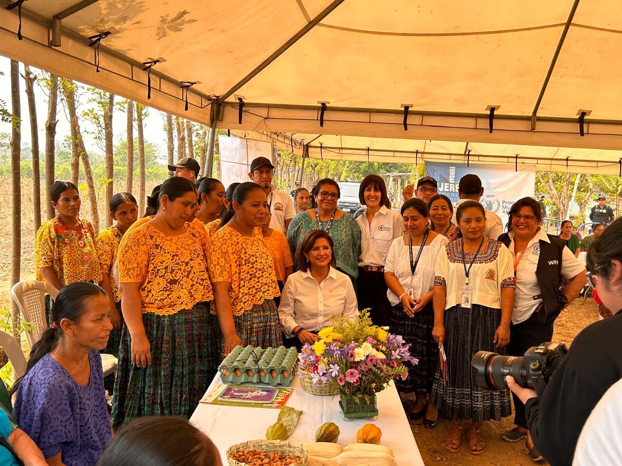 Presidenta en funciones Karin Herrera visita proyectos del Programa Mundial de Alimentos en Alta Verapaz