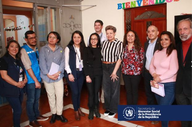 Visita de la primera dama de la Nación, doctora Lucrecia Peinado.