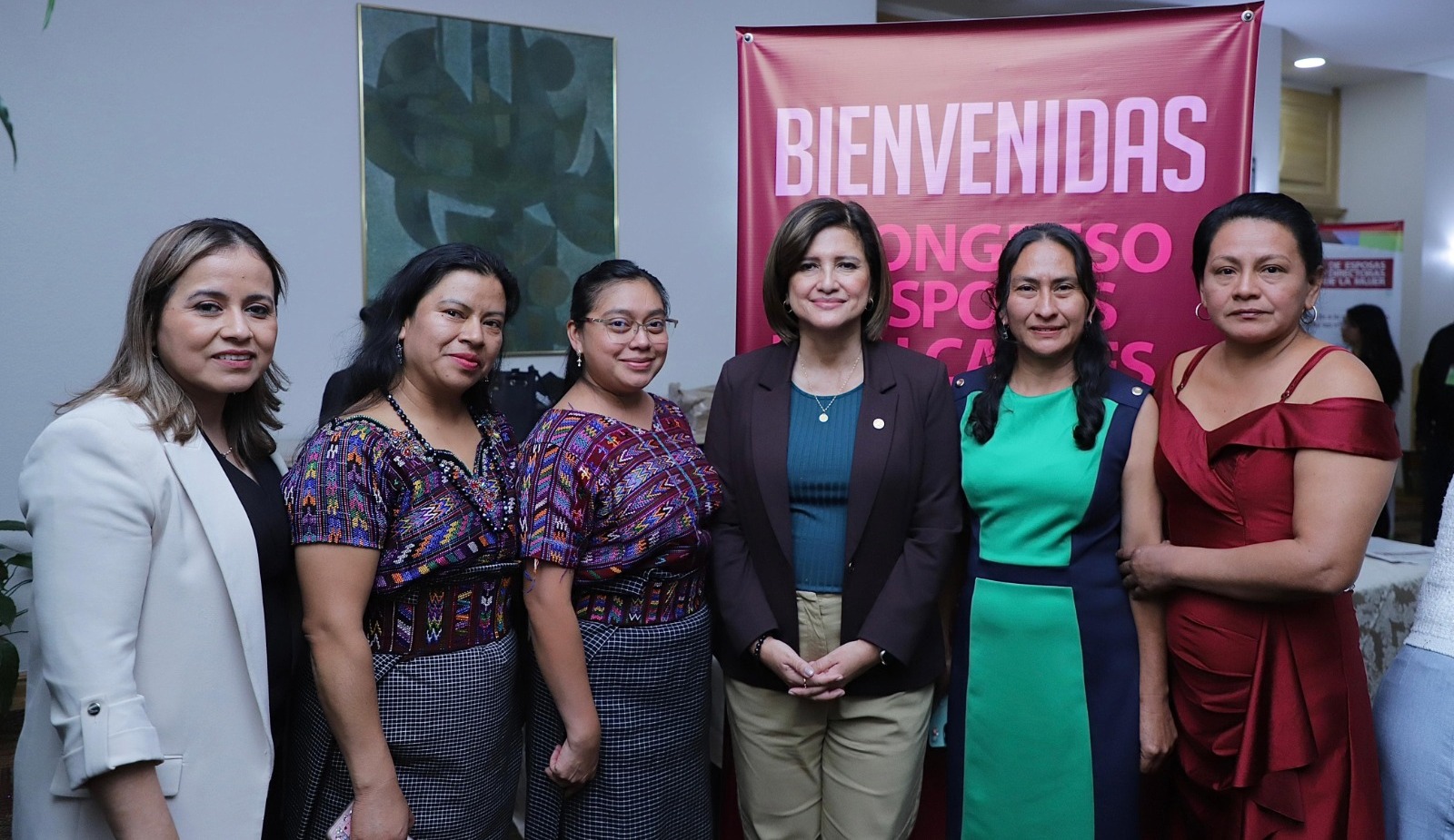 Vicepresidenta Herrera lidera reunión con lideresas locales