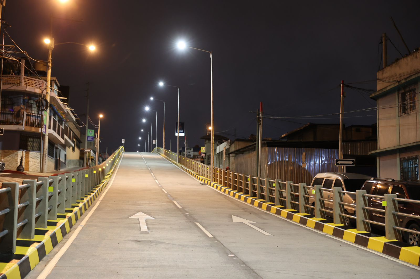 Autoridades municipales entregan nuevo viaducto en la calzada Atanasio Tzul