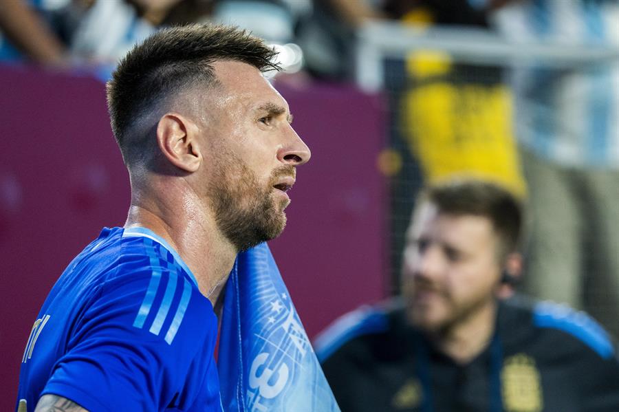 Argentina celebra los 37 años de Messi con el capitán en la cima de su popularidad