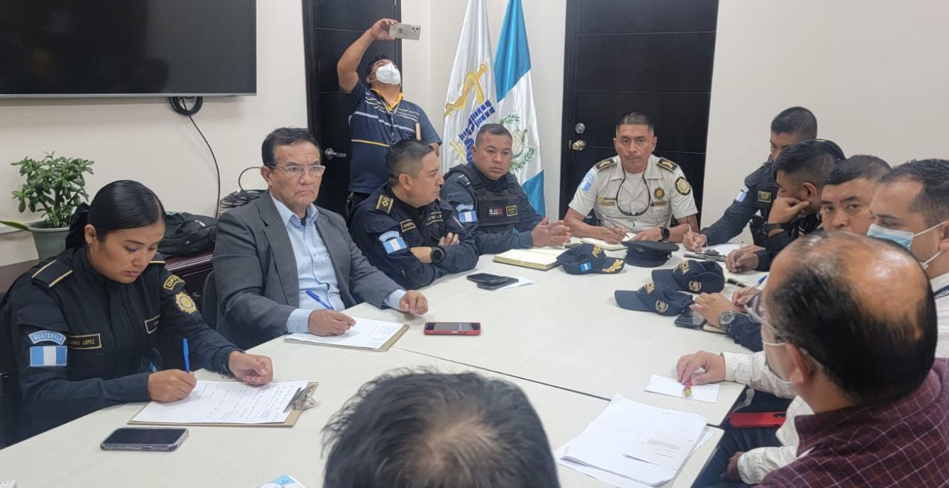 Reunión de seguridad en el Hospital Roosevelt tras amenaza de ataque