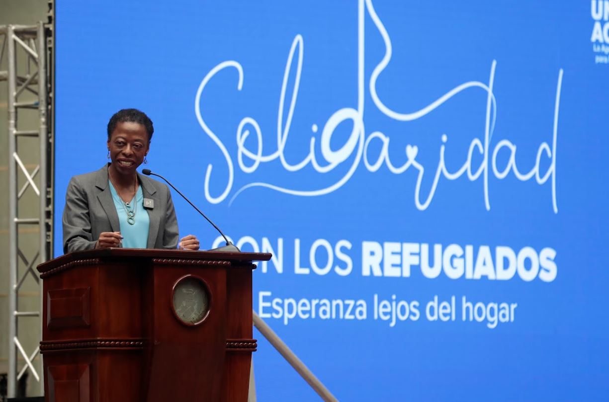 Besem Obenson instó a continuar con la solidaridad hacia los refugiados. / Foto: Noé Pérez.