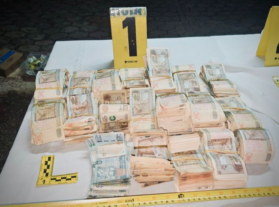 Descubren 184 mil quetzales y 30 celulares en caletas de El Infiernito