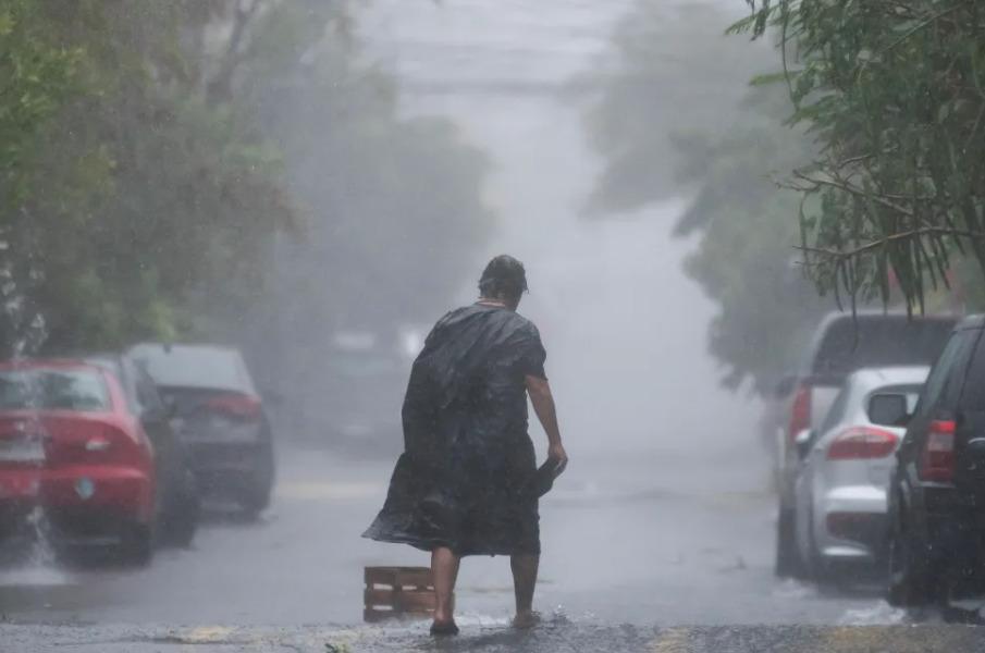 Baja presión, posible ciclón, se acerca a la península de Yucatán