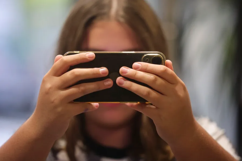 Nueva York busca regular el algoritmo de redes sociales para menores de edad. / Foto: EFE.