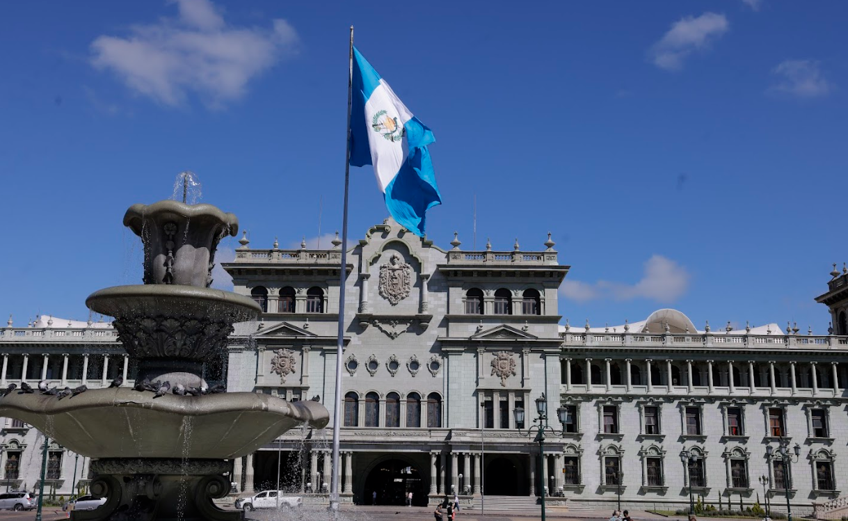 Gobierno abrirá diálogo este miércoles con sectores que se oponen al seguro obligatorio