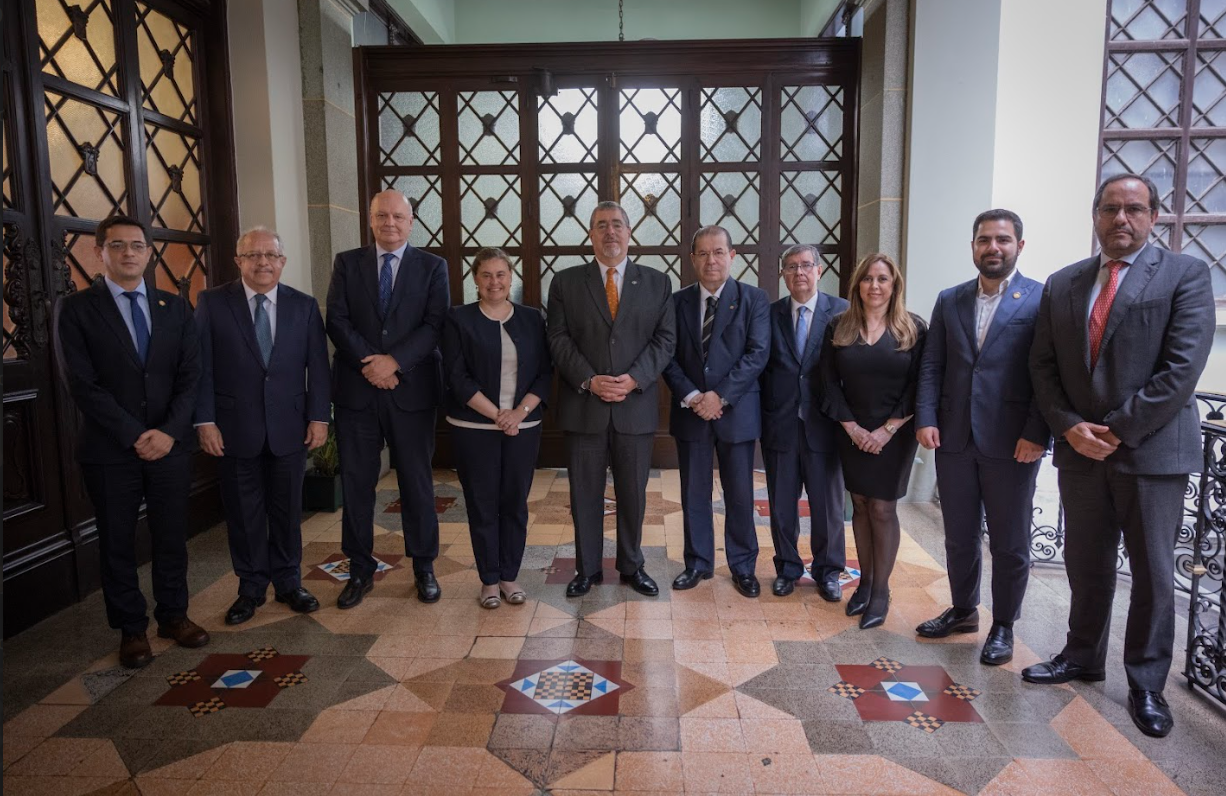 Presidente Arévalo se reúne con misión de observación de OEA para elección de cortes