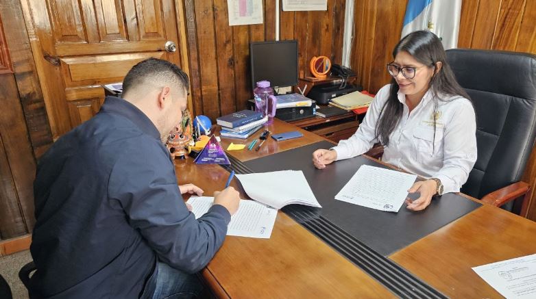Codede de Jalapa firma convenios para proyectos ordinarios en el departamento