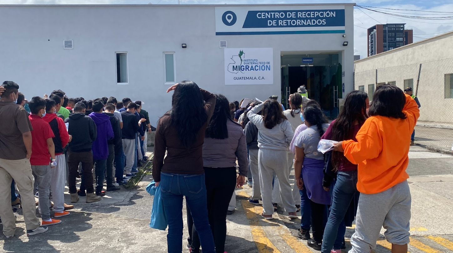 Los guatemaltecos retornados son asistidos en el Centro de Recepción de Retornados. / Foto: IGM.