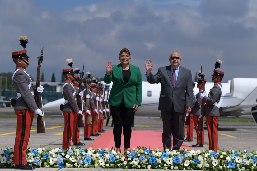 Presidenta de Honduras, Xiomara Castro, arriba a Guatemala