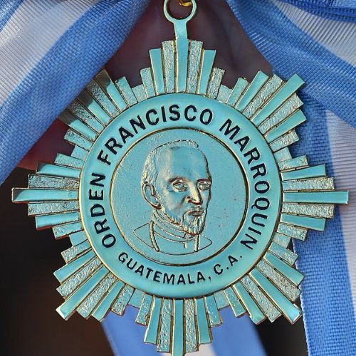 Orden Francisco Marroquín, un galardón a la trayectoria magisterial