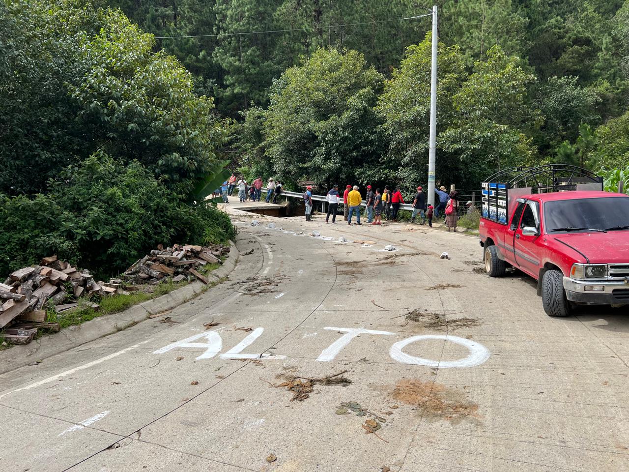 Coordinan respuesta por hundimiento en aldea Quivalá ruta a San Andrés Sajcabajá, Quiché