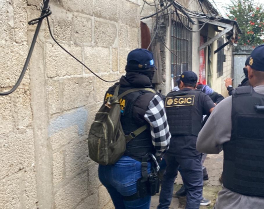 PNC desarrolla más de 100 allanamientos simultáneos, reportan primeras capturas
