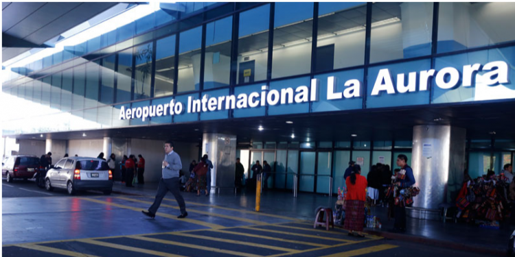 Falla en sistemas de Microsoft podría demorar vuelos en aeropuerto La Aurora