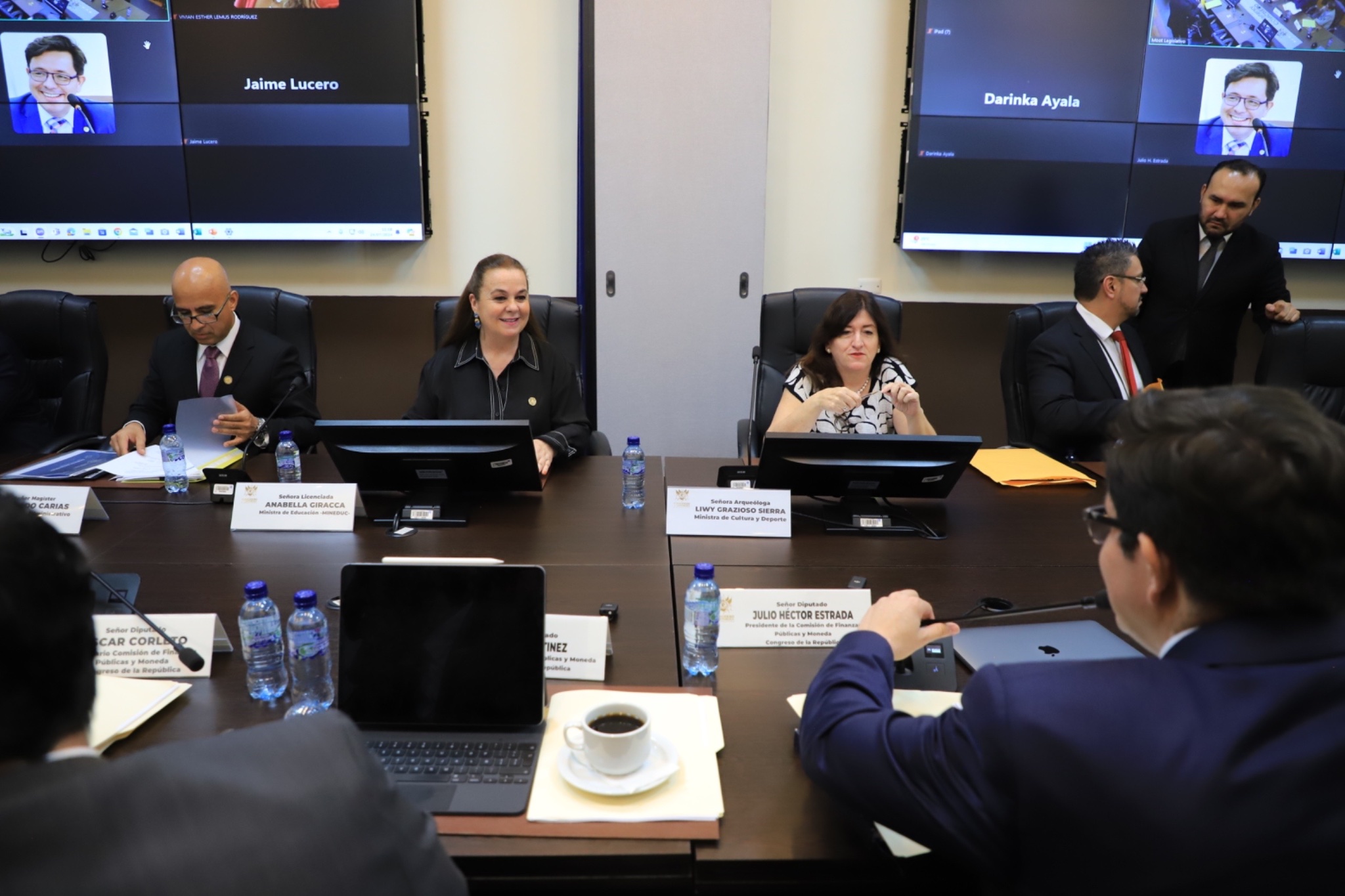 Ministra de Educación justifica importancia de ampliación presupuestaria en citación del Congreso