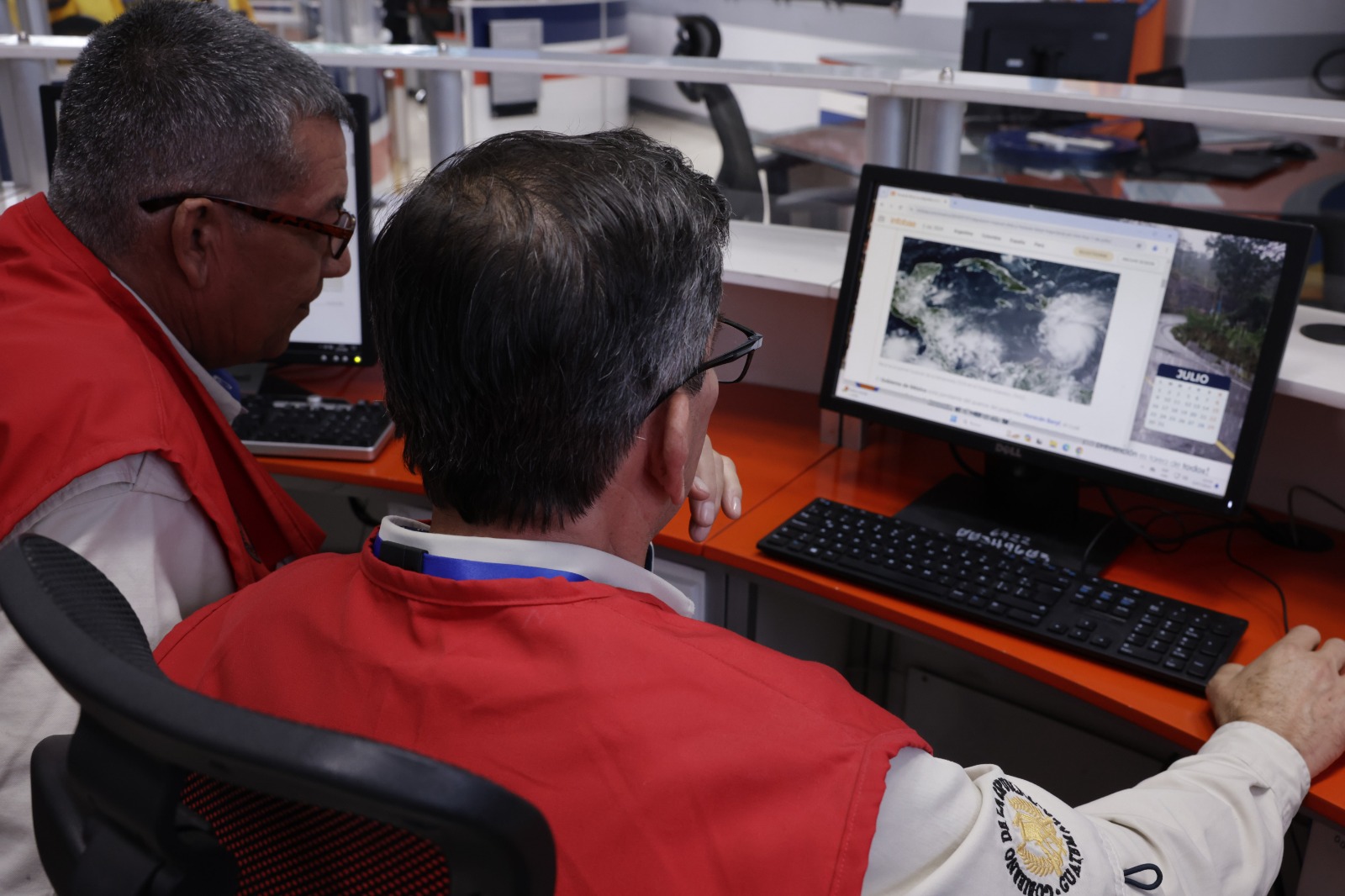 Conred e Insivumeh mantienen constante monitoreo de la trayectoria del huracán Beryl. / Foto: Dickens Zamora.