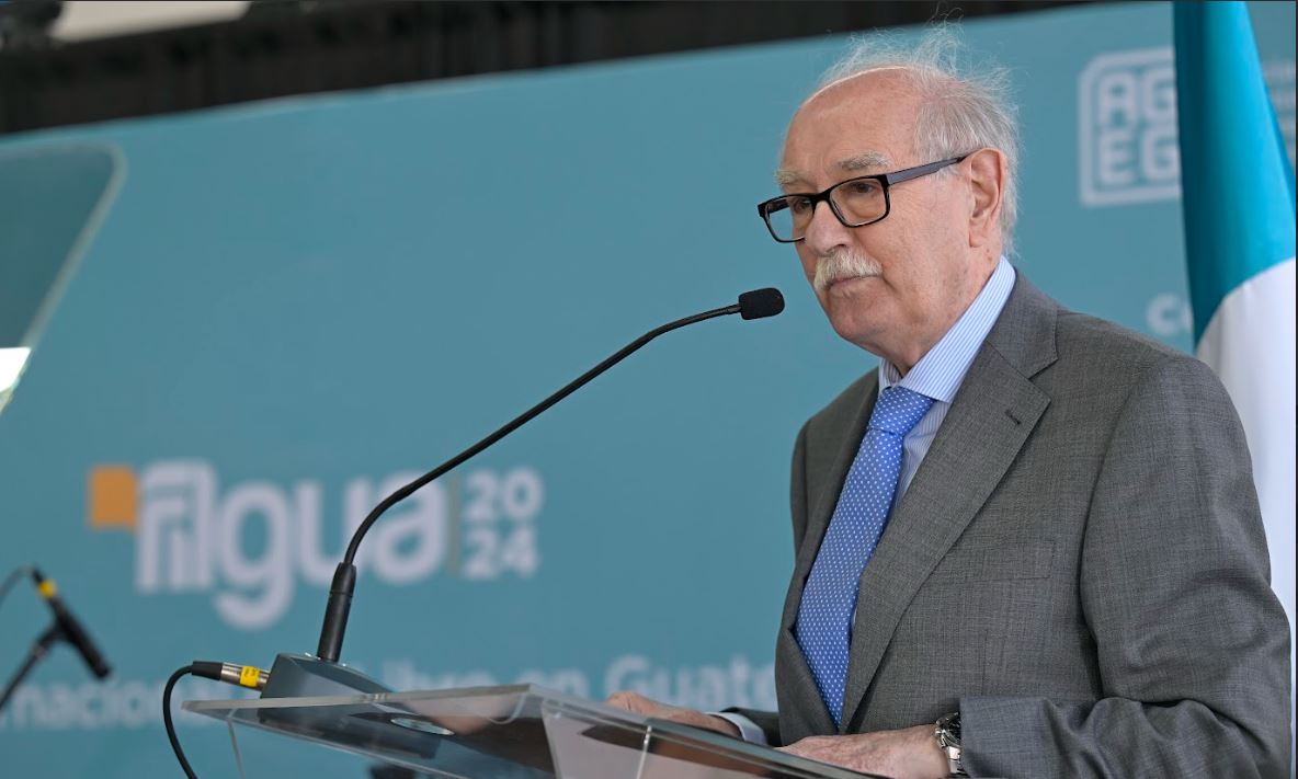Francisco Pérez de Antón: “Los libros son una puerta de entrada a mundos que no se conocen”
