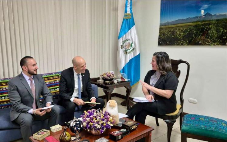Funcionarios del Minex se reúnen con embajador de Israel en Guatemala