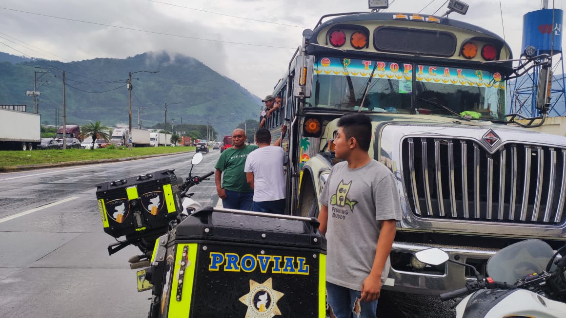 Sancionan a piloto de transporte extraurbano por transitar contra la vía en la ruta al Pacífico