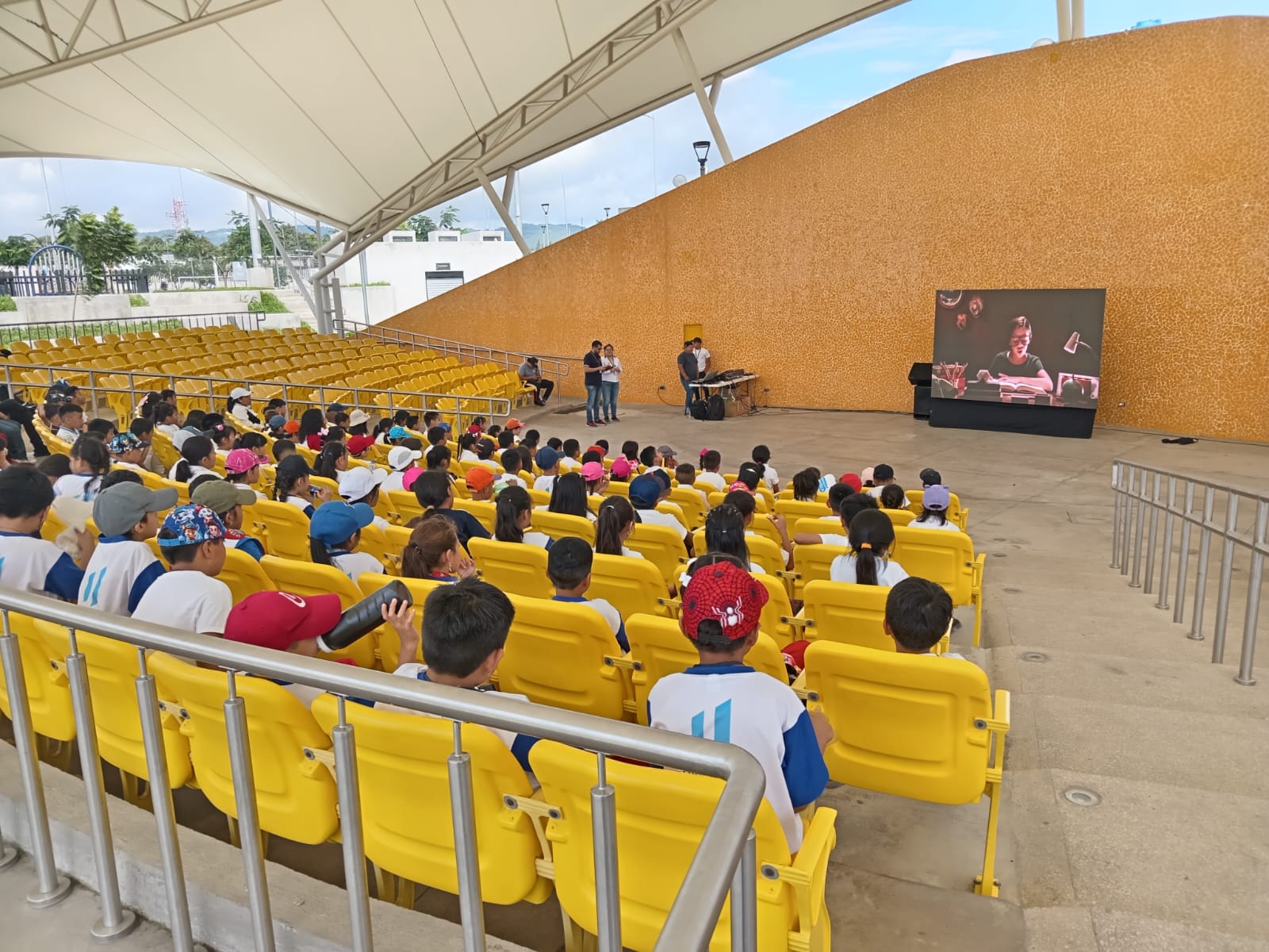 Desarrollan actividades de prevención del delito con estudiantes. /Foto: SVET.