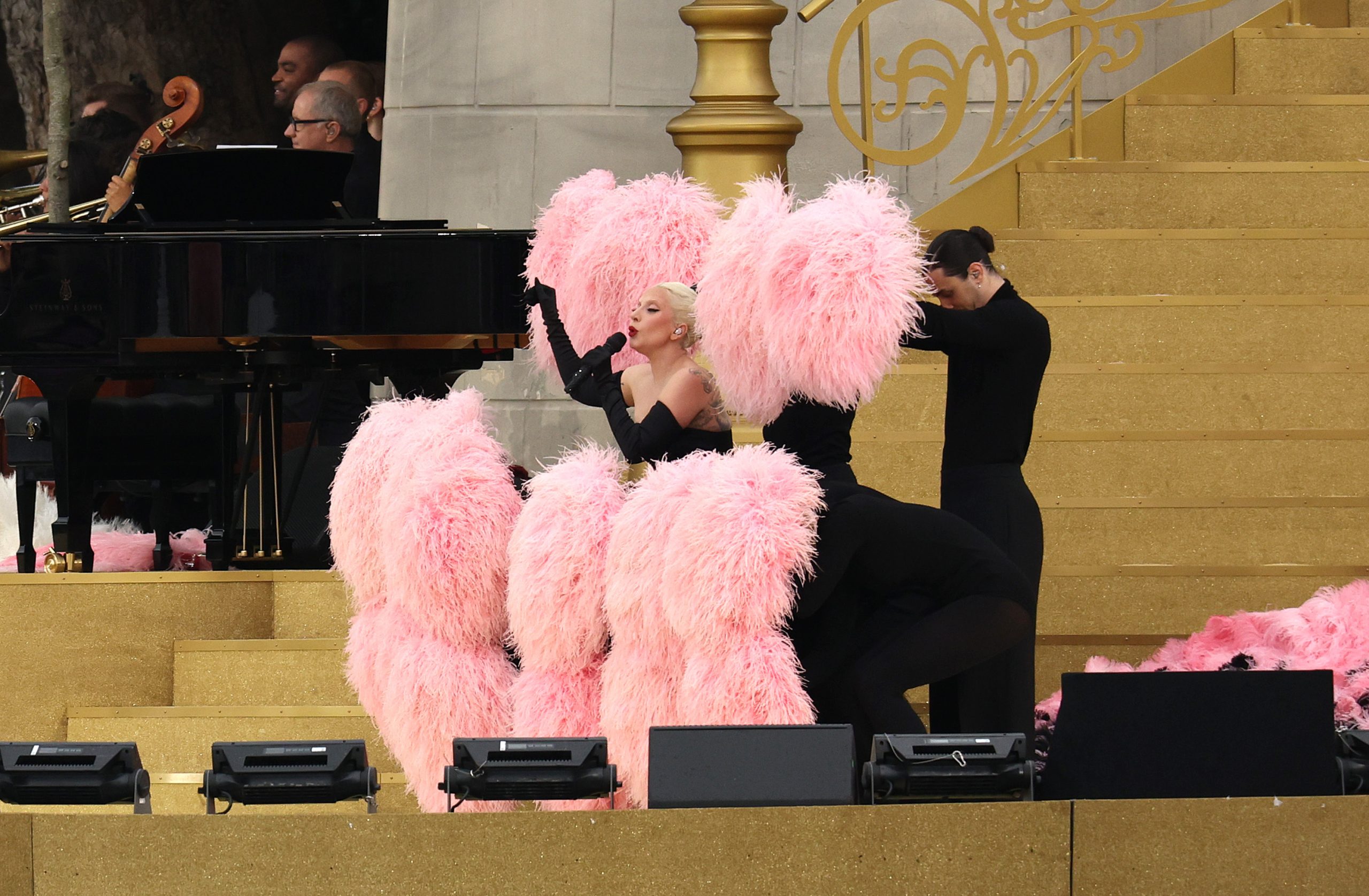Lady Gaga pone el color en la ceremonia inaugural de los Juegos