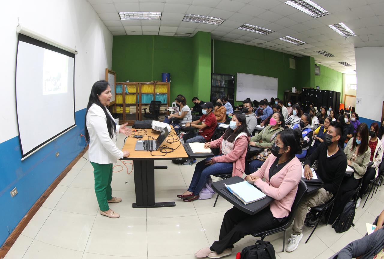 IGSS comienza primera fase de selección para estudiantes de enfermería auxiliar. /Foto: IGSS.