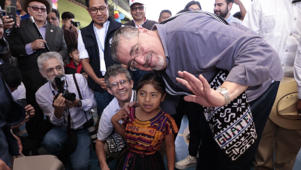 Presidente participa en acto simbólico de la Campaña Nacional de Vacunación en Sololá
