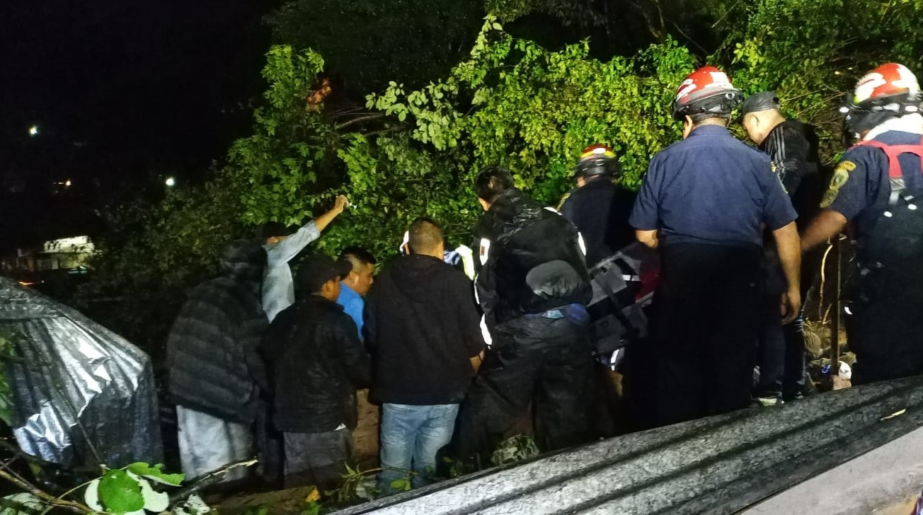Derrumbe afectó a seis familias en colonia Papur, Pastores, Sacatepéquez