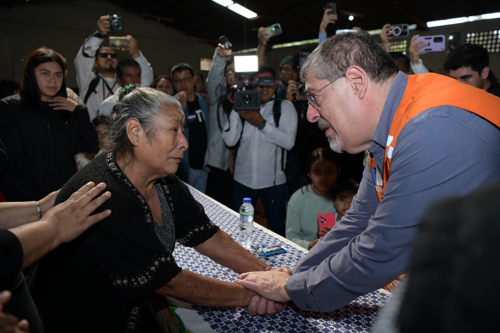 Familiares y vecinos dan último adiós a las hermanitas García Gómez en Pastores, Sacatepéquez