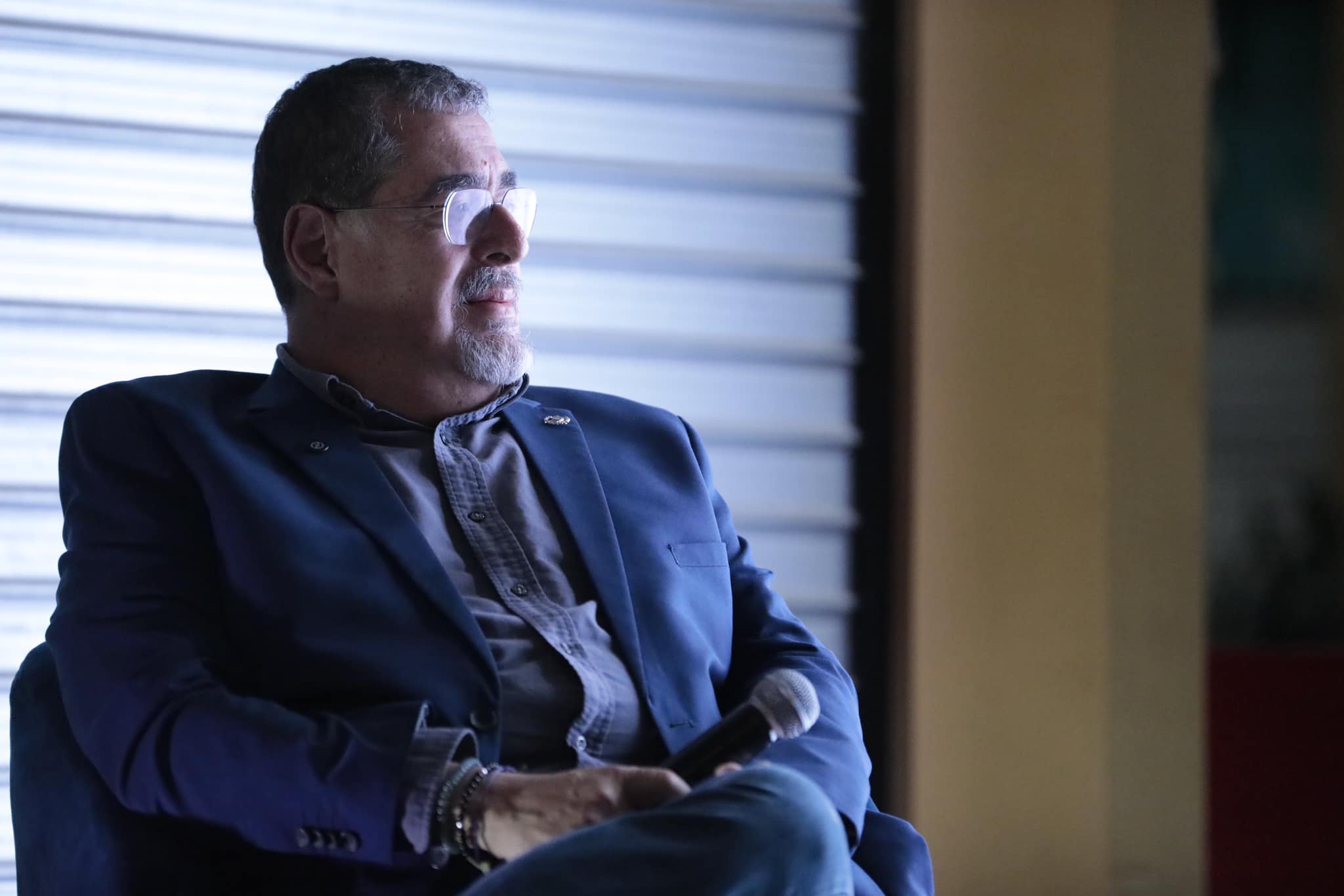 Presidente participó en un conversatorio sobre el libro “Rebeliones sin masas”