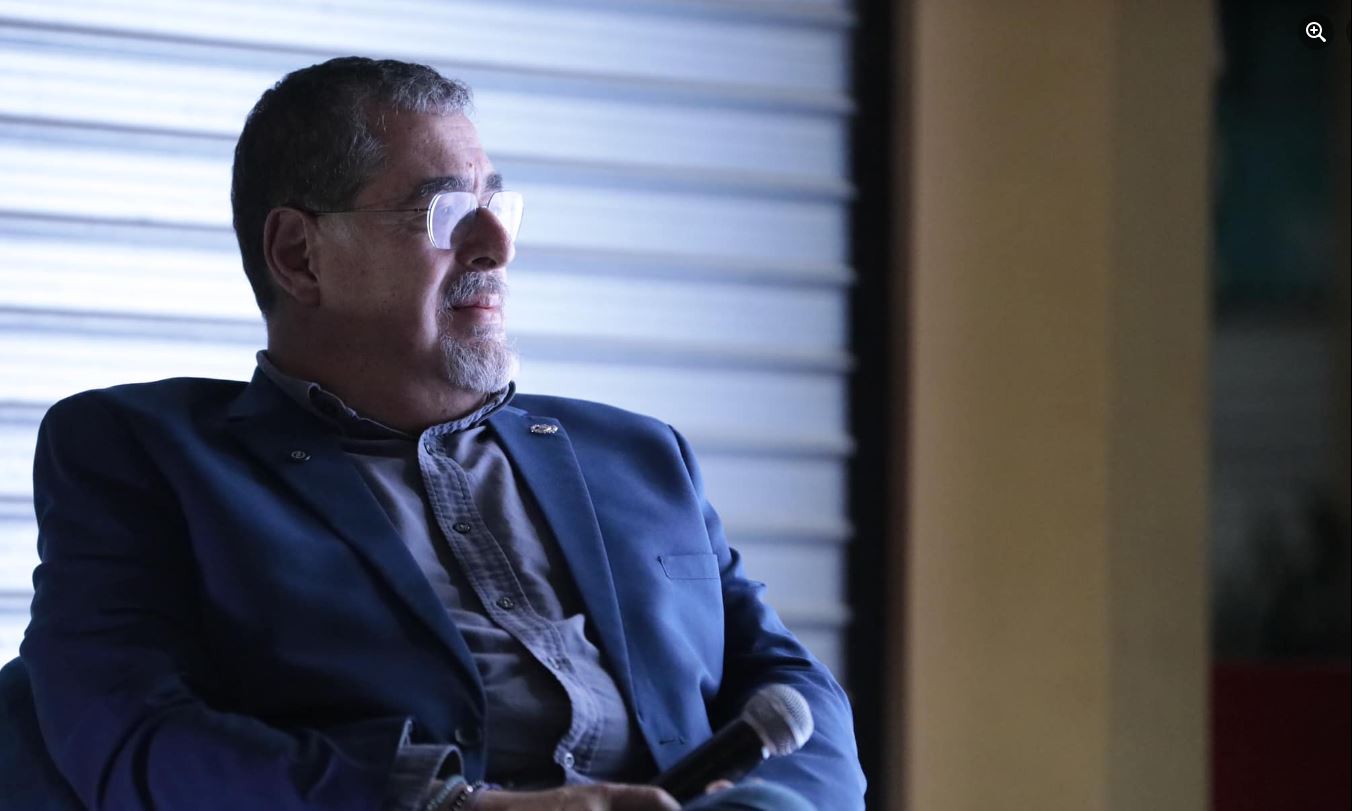 Presidente participó en un conversatorio sobre el libro “Rebeliones sin masas”