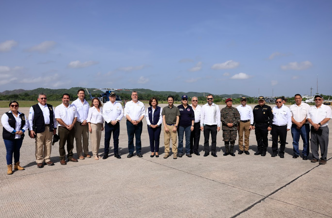 Binomio presidencial llega a Petén para reunión del Consejo Nacional de Seguridad
