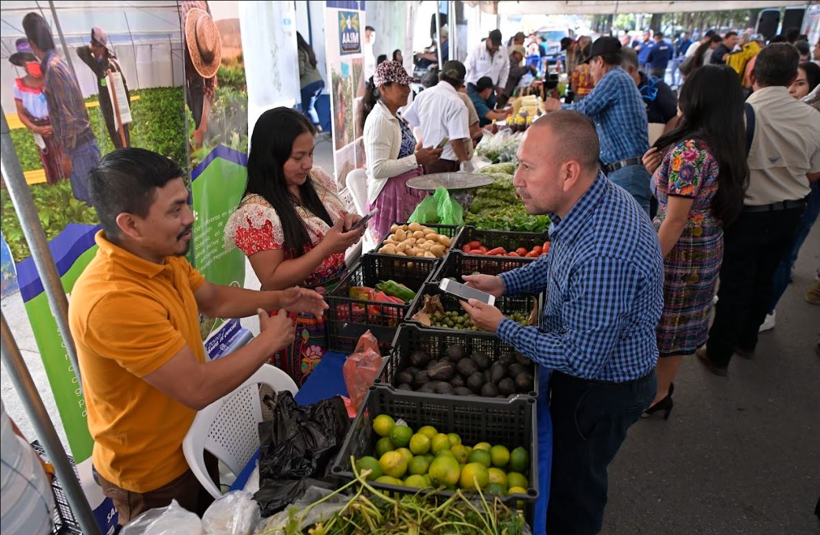Productores destacan beneficios de la Feria del Agricultor