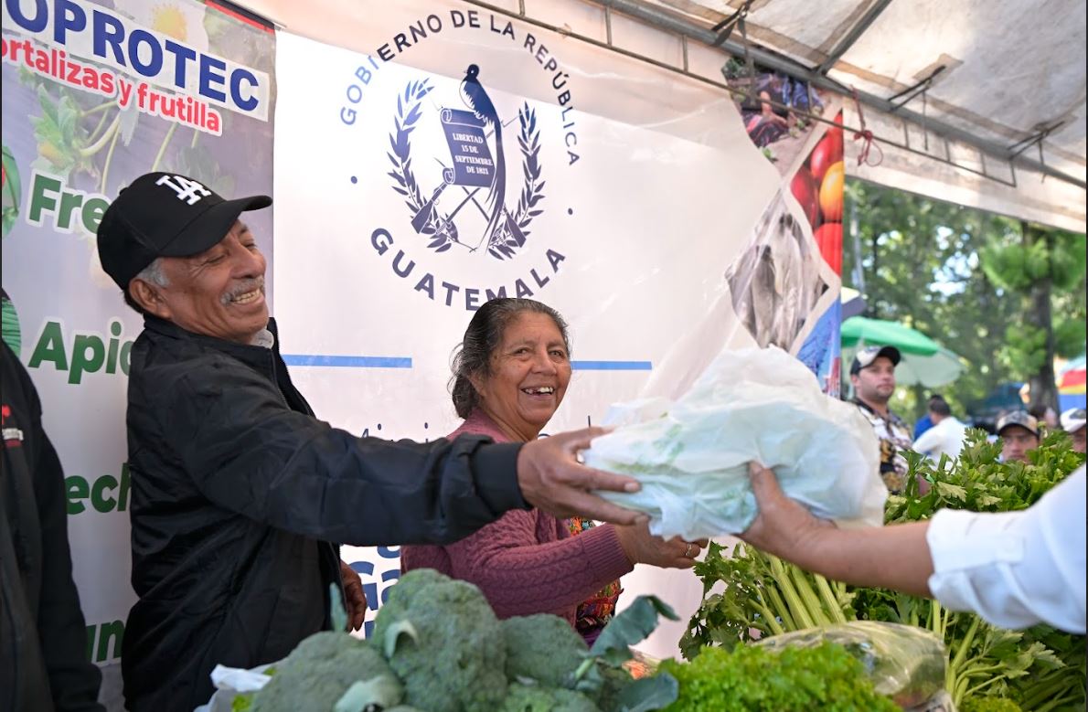 Productores destacan beneficios de la Feria del Agricultor