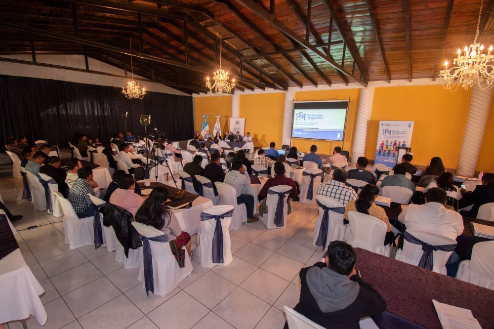 Alcaldes y personal técnico de municipalidades de Sacatepéquez y Chimaltenango participan en el primer taller sobre planificación.