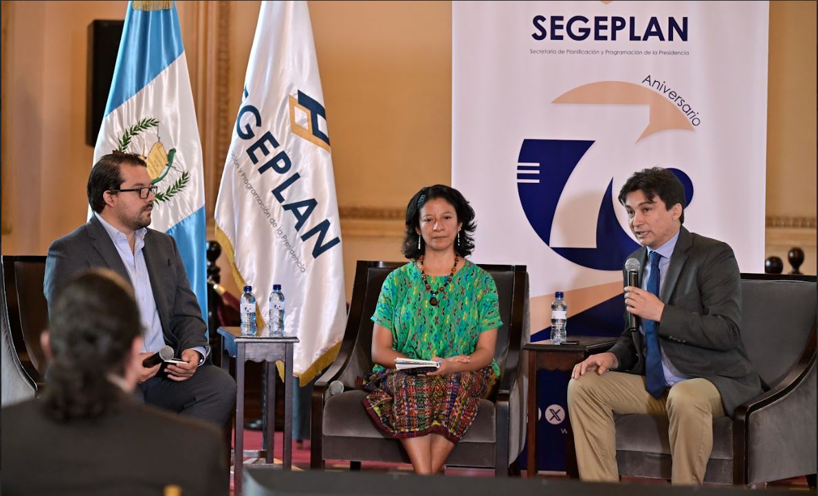 Segeplan desarrolla conversatorio sobre la innovación de políticas públicas