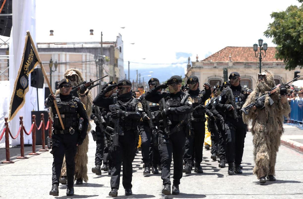 La PNC, con sus 43 mil agentes, sigue siendo una institución fundamental para la estabilidad del país. / Foto: Daniel Ordóñez.
