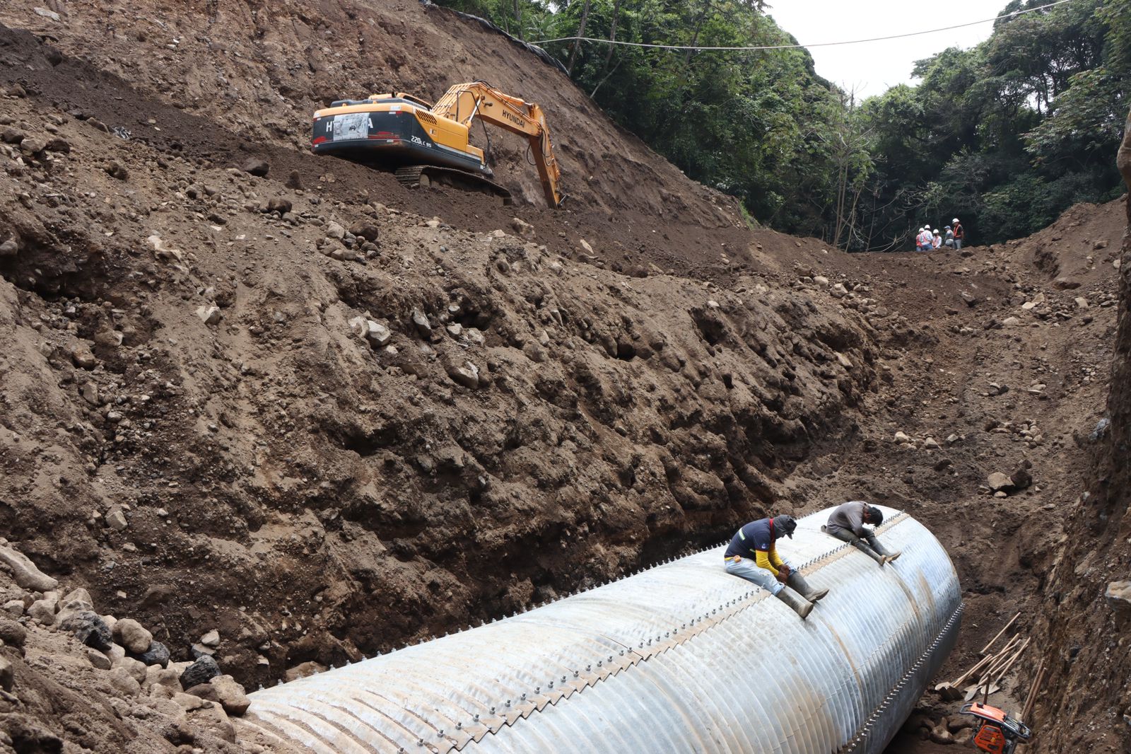 Trabajos avanzan en el km 44 de la ruta Palín-Escuintla. / Foto: CIV.