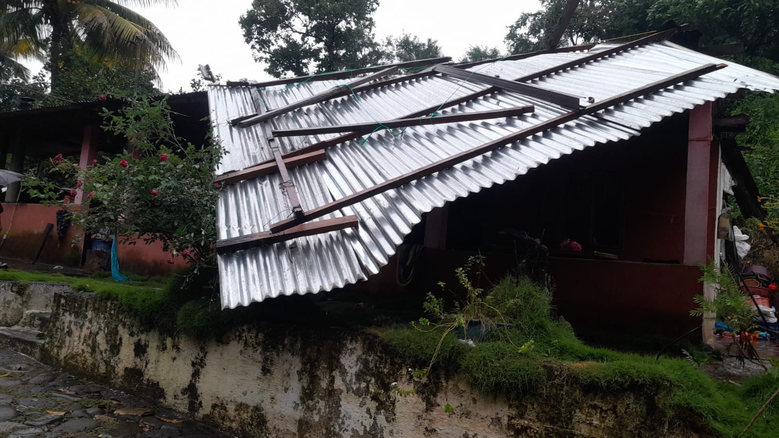 Más de 8 mil viviendas han tenido daños a consecuencia de las lluvias en el país, según la Conred. / Foto: Conred.