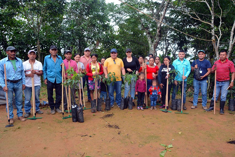 MAGA beneficia a 316 agricultores con semillas y herramientas
