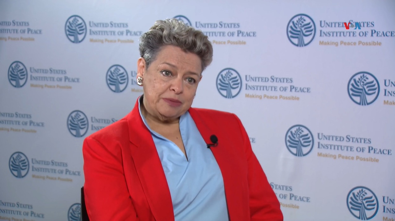 La primera dama, doctora Lucrecia Peinado compartió sus metas para contribuir al desarrollo y empoderamiento de los jóvenes, en una entrevista con La Voz de América. /Foto: captura La Voz de América.