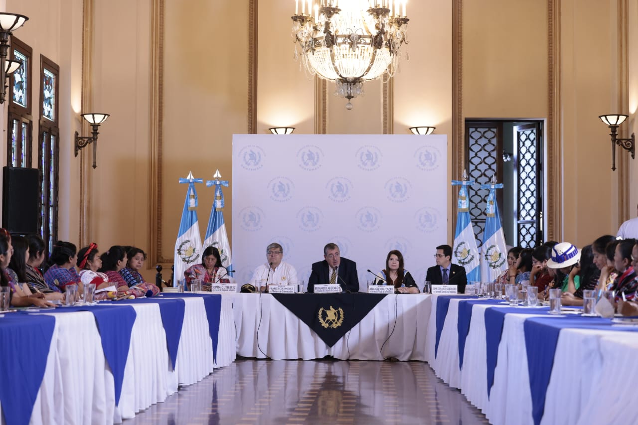 Ejecutivo firma acuerdo para el fortalecimiento de la Defensoría de la Mujer Indígena