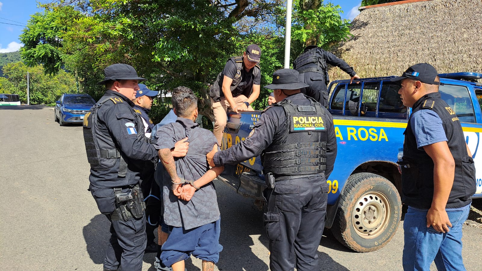 Capturan a dos hombres por femicidio y secuestro de la hija de uno de ellos. / Foto: PNC.