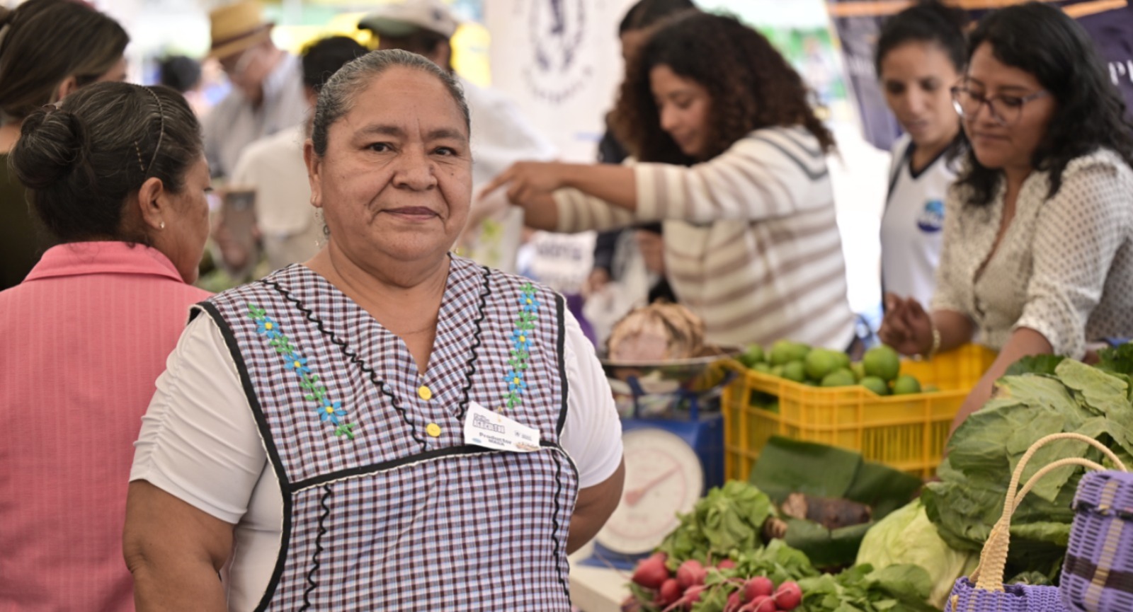 Verónica García ofreció sus productos en la Feria del Agricultor. /Foto: Álvaro Interiano.