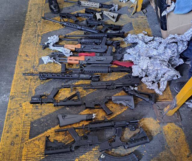 Incautan arsenal en bodega del puerto Santo Tomas de Castilla, Izabal