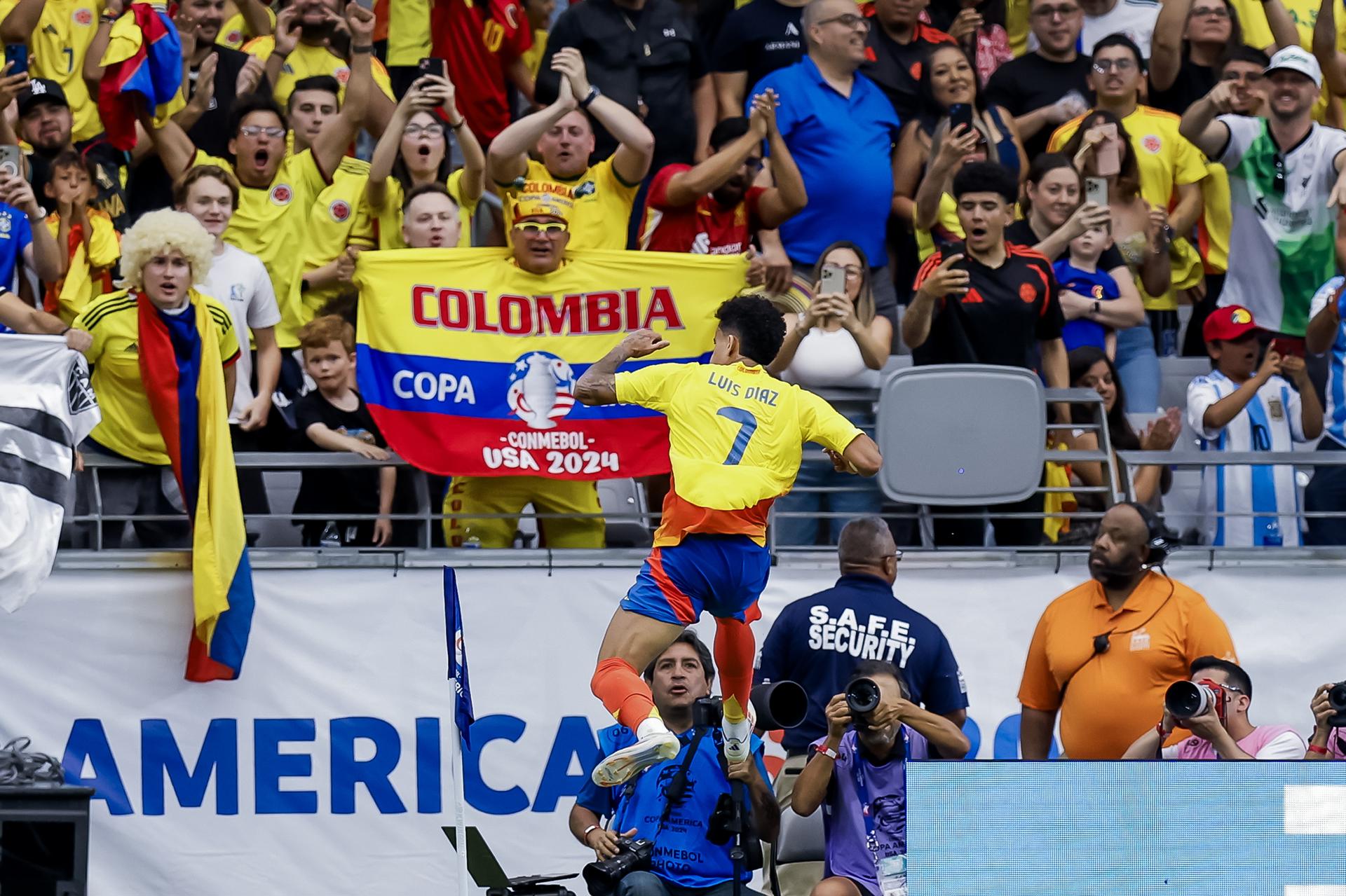 Colombia goleó a Panamá y logró su pase a semifinales de la Copa América.
