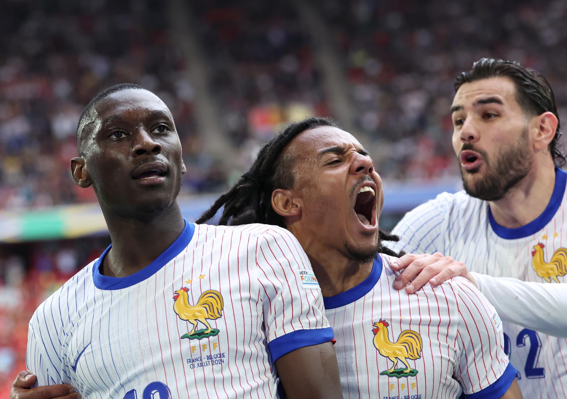 Francia logró vencer a Bélgica con un gol de rebote.