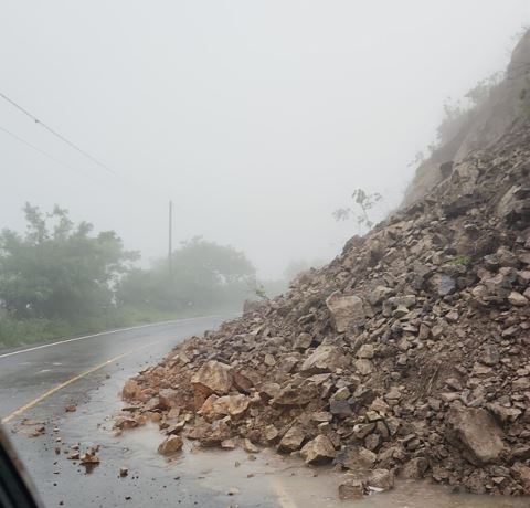 Respuesta inmediata por deslizamientos de tierra en rutas de Jalapa y San Luis Jilotepeque
